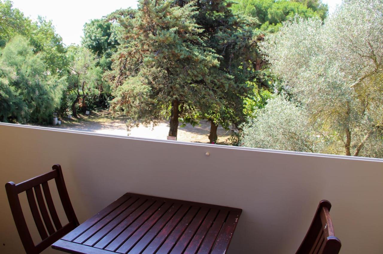 Residence Les Caraibes Serignan Bagian luar foto