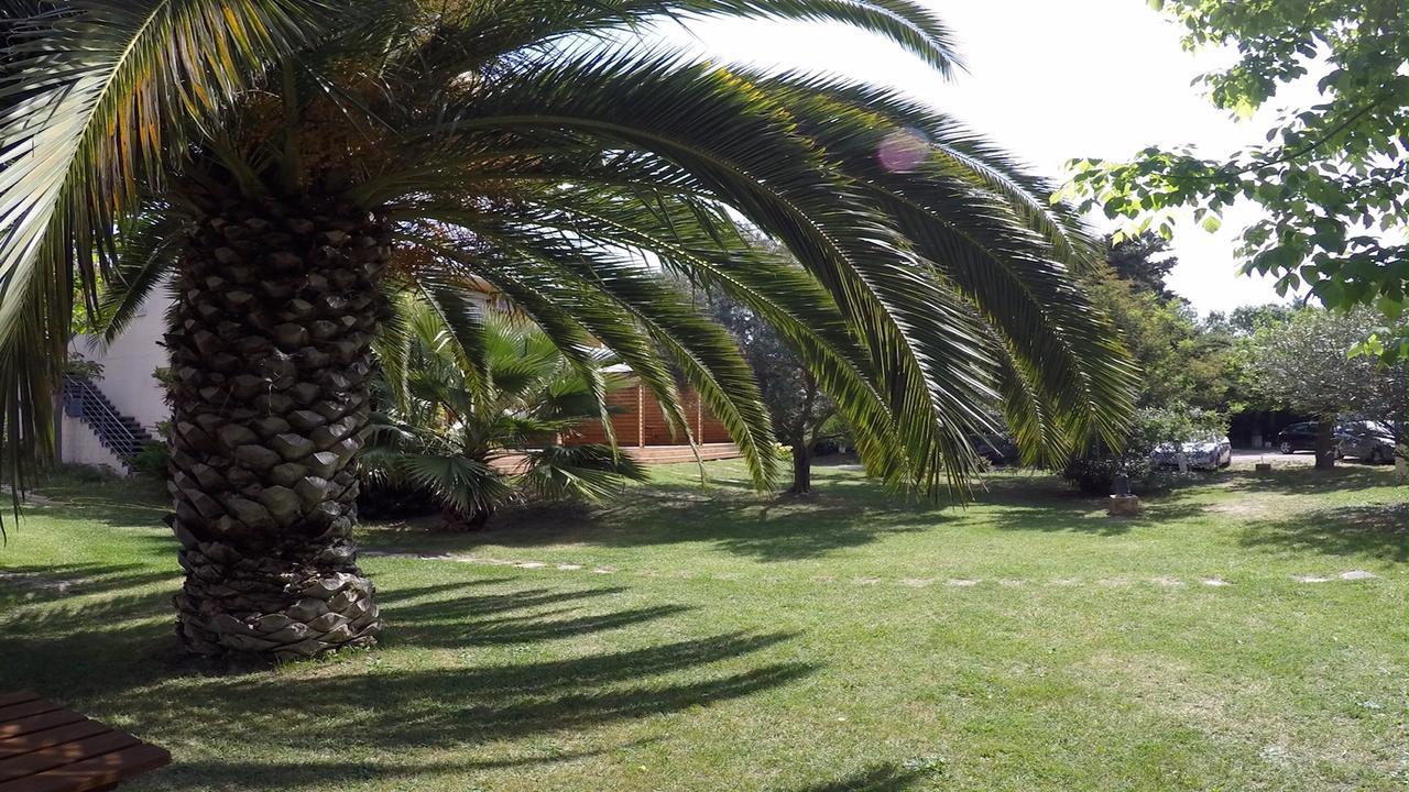 Residence Les Caraibes Serignan Bagian luar foto