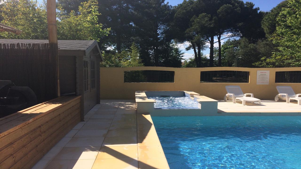 Residence Les Caraibes Serignan Bagian luar foto
